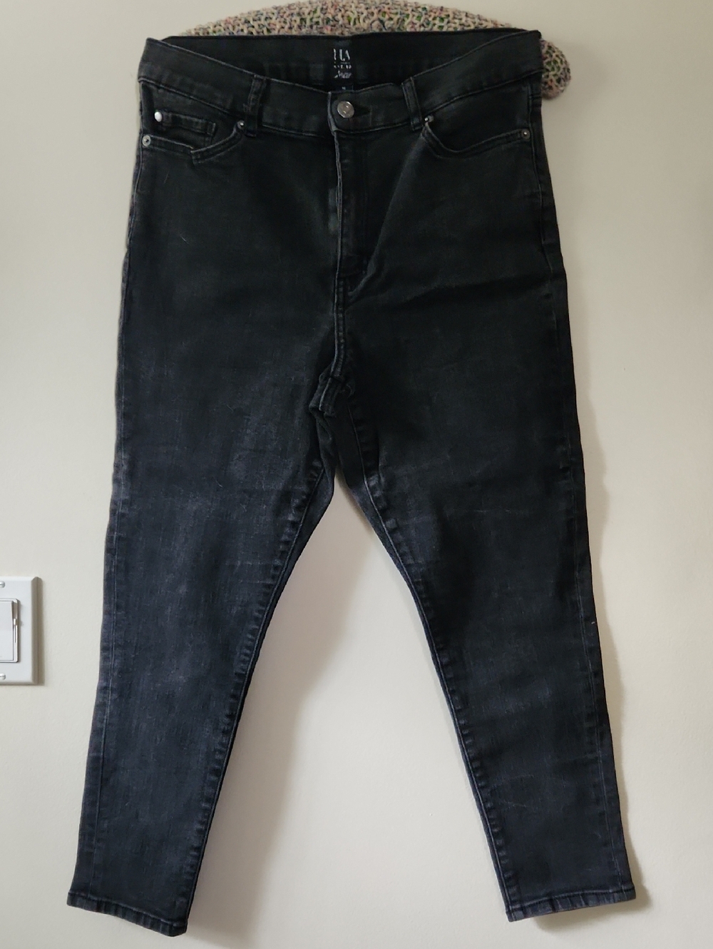 Chaps Women's Skinny Jeans in Black Wash